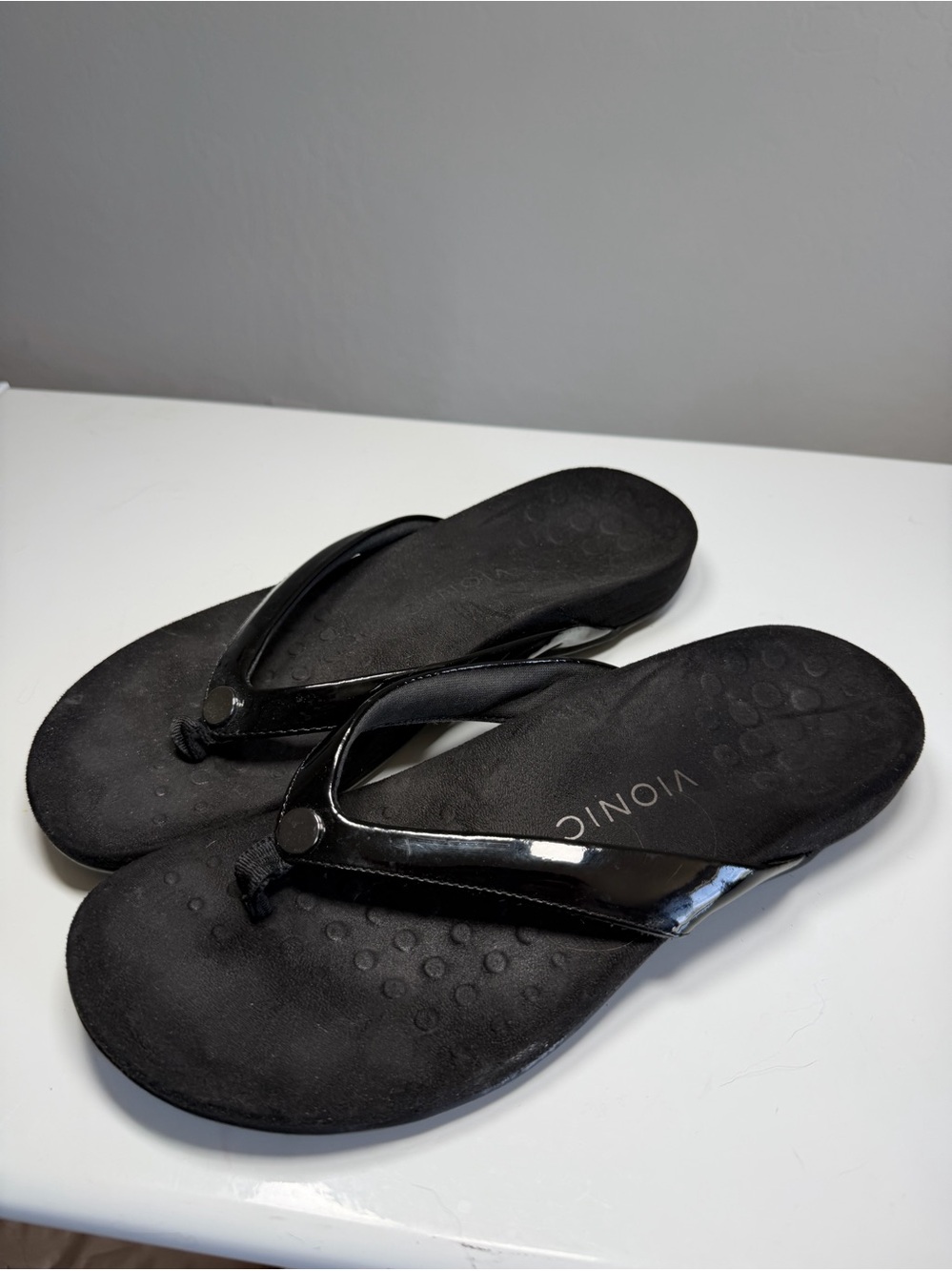 Vionic Tide II Black Patent Orthotic Flip Flop Sandals 9